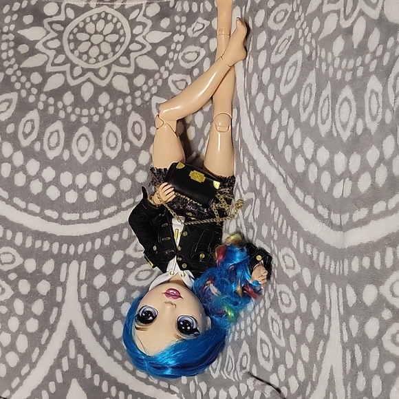 Special Edition Rainbow High 24" Doll. - Picture 3 of 3